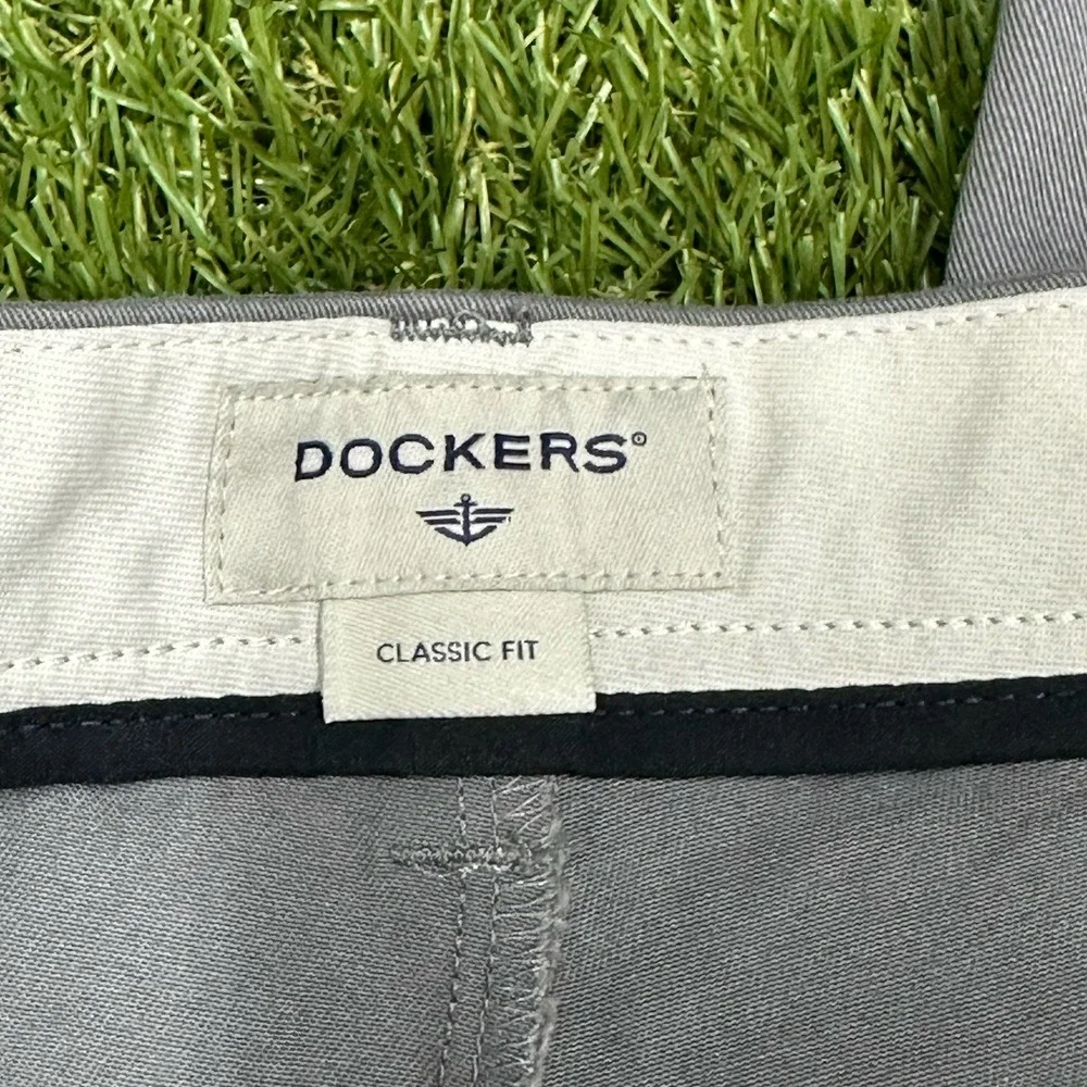 NEW Men's Dockers Signature Khaki‎ Slim Fit w Stretch Comfort Waist Gray 42x32